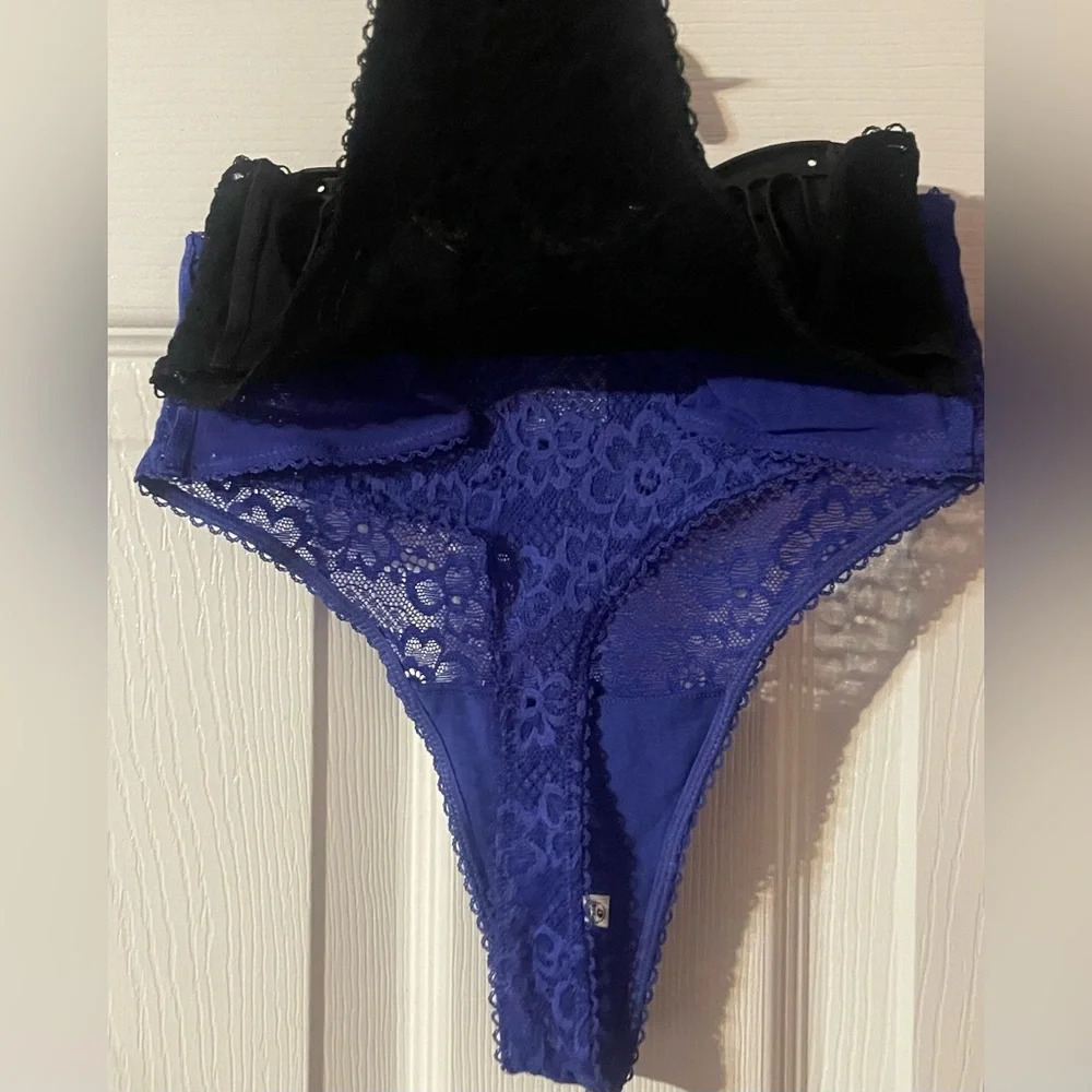 Bundle! Parade bra, and‎ 2 sets of 2 pack thongs! NWT!